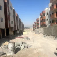 کارگر ساختمانی برای مصالح کشی