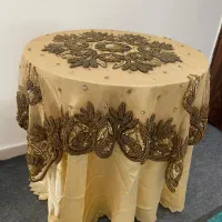 میز گرد با رومیزی