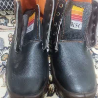 ۴کفش ایمنی و۲ کلاه ایمنی|کیف، کفش، کمربند|اهواز, شهرک برق|دیوار