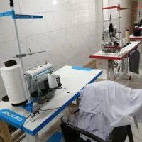 کارگر ساده خانم و وسط کار محیط زنانه.