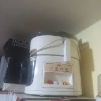 یک عدد آبمیوه گیری دو کاری همراه با آسیاب