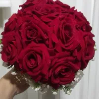 دسته گل رز قرمز عروس