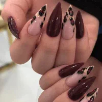 کاشت و ترمیم ناخن همراه با اموزش اصولی|خدمات آرایشگری و زیبایی|بم, |دیوار