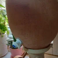 کوزه سفالی با پایه ولیوان