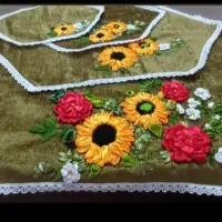 کلاه گلدار|کیف، کفش، کمربند|رشت, کوی حسینی|دیوار