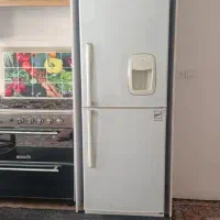 یخچال کارکرده بدون کوچکترین پوسیدگی یا ایراد