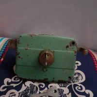 قفل در حیاط