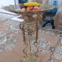 میوه خوری کنار سالنی