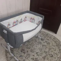 تخت کنار مادر