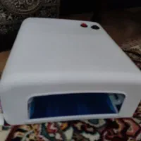 دستگاه‌ خشک‌ کن‌ لاک‌ لامپUV