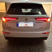 میتسوبیشی اوتلندر hلاین فول کامل دو تا کار2023|خودرو سواری و وانت|تهران, درختی|دیوار