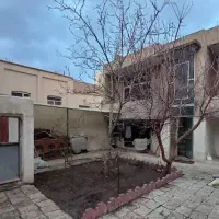 ملک کلنگی/دانشجو