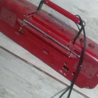 رادیو قدیمی قرمز|کلکسیون اشیاء عتیقه|رشت, جانبازان|دیوار