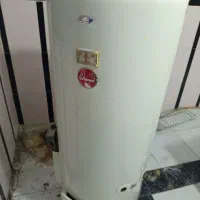 آبگرمکن در حد نو کابینت 5تیکه همراه سینگ 4تا فرش