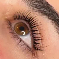 کاشت مژه|خدمات آرایشگری و زیبایی|قم, شهر قائم|دیوار