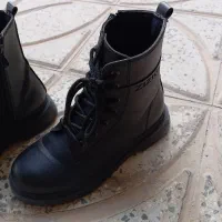 پوتین دخترانه|کیف، کفش، کمربند|صحنه, |دیوار