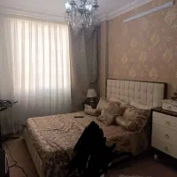 ۹۰متری اوایل اقبال پذیرایی و خواب ها نورگیر نماسنگ