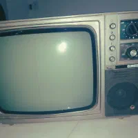 تلویزیون سیاه و سفید قدیمی
