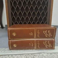 دو جلد قدیمی فرهنگ لغت عمید