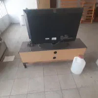 تلویزیون با زیر تلویزیون جلو مبلی|تلویزیون و پروژکتور|همدان, |دیوار