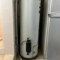 یک عدد آبگرمکن مخزنی تمیز وسالم آبگرمکن اطمینان