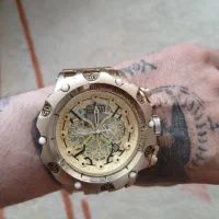 ساعت اینویکتا بسیار سالم وتمیز