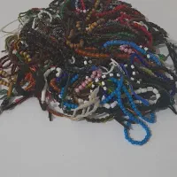 تعداد زیادی تسبیح قدیمی وجدید|کلکسیون اشیاء عتیقه|رودهن, |دیوار