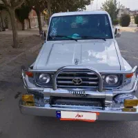 تویوتا لندکروز