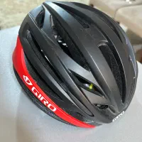 کلاه دوچرخه سواری جیرو Giro