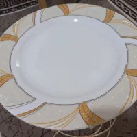 تعدادی ظروف آشپزخانه ب فروش میرسد