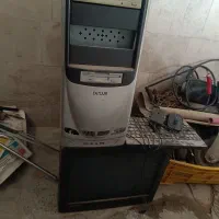 کامپیوتر قدیمی با کیبورد وموس