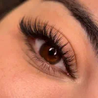 خدمات اکستنشن مژه و لیفت