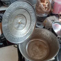 جانونی برنجی  ظروف برنجی عتیقه  قلم زنی طرح دار|کلکسیون اشیاء عتیقه|مشهد, طبرسی شمالی|دیوار