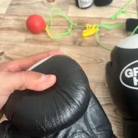 دستکش بوکس چرم طبیعی به همراه وسایل بوکس ( نو )|تجهیزات ورزشی|کرج, مهرویلا جنوبی|دیوار