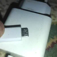 یه دونه شارژر اصلی دوتا کابل مفط مفط