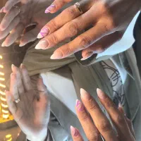 خدمات ناخن و مژه