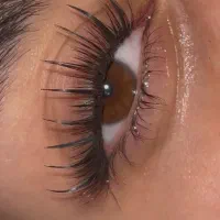 خدمات کاشت مژه