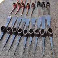 تعدادی کلنگ فولادی خارجی