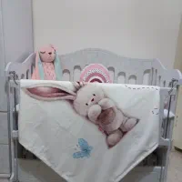 تخت کنار مادر
