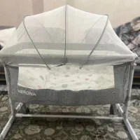 تخت پارک کنار مادر verona