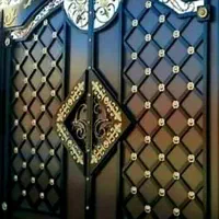 رنگ امیزی درب وپنجره'لکه گیری مختصر با گچ ورنگ|خدمات پیشه و مهارت|کرمان, |دیوار