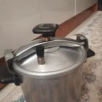 زود پز در حد نو ۸لیتر
