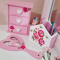 استند لوازم تحریر و کلی کار فانتزی جذاب
