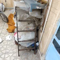 چهارپایه محکم و مقاوم.