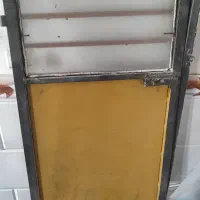 درب آهنی با چهارچوب