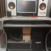 کامپیوتر روی میزی