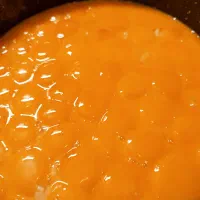 زرده و سفیده و مایع مخلوط