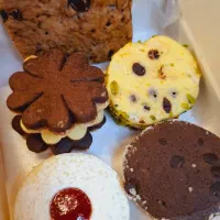 پک شیرینی 4مدل با قیمت استثنایی فقط 270 هزار تومن|خوردنی و آشامیدنی|اصفهان, خرم|دیوار