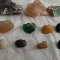 فروش تعدادی سنگ راف معدنی و کف رودخانه ای