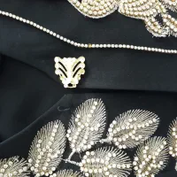 کت ودامن|لباس|رودهن, |دیوار